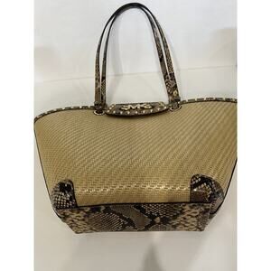 Michael Kors Tote IZZY New with tags, Metal pegs in diamond print leather decora